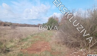 Poljoprivredno zemlji&scaron;te 3544 m2 &ndash; Suko&scaron;an *Uz glavnu cestu* (ID-2584/E)