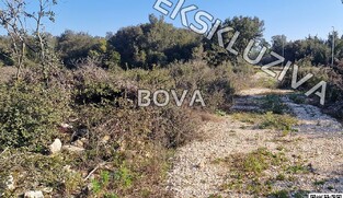 Građevinsko zemlji&scaron;te 1100 m2 &ndash; Petrčane *Mirno okruženje* (ID-2587/A)