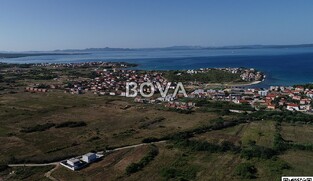 Građevinsko zemlji&scaron;te 3000 m2 &ndash; Privlaka *Prvi red do mora* (ID-2594/E)