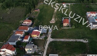 Građevinsko zemlji&scaron;te 940 m2 &ndash; Vrsi *Odlična lokacija* (ID-2602/A)