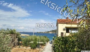 Građevinsko zemlji&scaron;te 550 m2 &ndash; Preko *Drugi red do mora* (ID-2609/E)