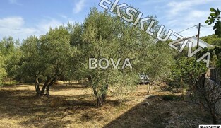Građevinsko zemlji&scaron;te 550 m2 &ndash; Preko *Drugi red do mora* (ID-2609/E)
