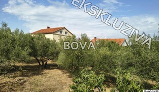 Građevinsko zemlji&scaron;te 550 m2 &ndash; Preko *Drugi red do mora* (ID-2609/E)
