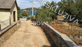 Građevinsko zemlji&scaron;te 550 m2 &ndash; Preko *Drugi red do mora* (ID-2609/E)