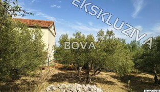 Građevinsko zemlji&scaron;te 550 m2 &ndash; Preko *Drugi red do mora* (ID-2609/E)