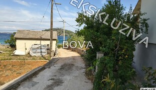 Građevinsko zemlji&scaron;te 550 m2 &ndash; Preko *Drugi red do mora* (ID-2609/E)